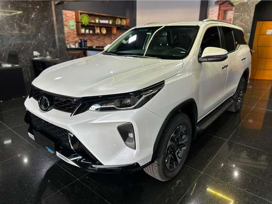 TOYOTA-HILUX SW4-2025