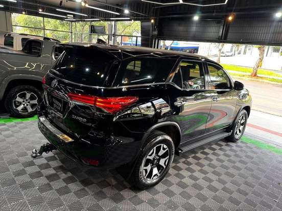 TOYOTA-HILUX SW4-2.8 SR 4X4 16V TURBO INTERCOOLER DIESEL 4P AUTOMÁTICO TOYOTA-HILUX SW4-2019