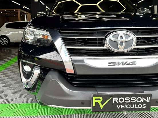 TOYOTA-HILUX SW4-2.8 SR 4X4 16V TURBO INTERCOOLER DIESEL 4P AUTOMÁTICO TOYOTA-HILUX SW4-2019