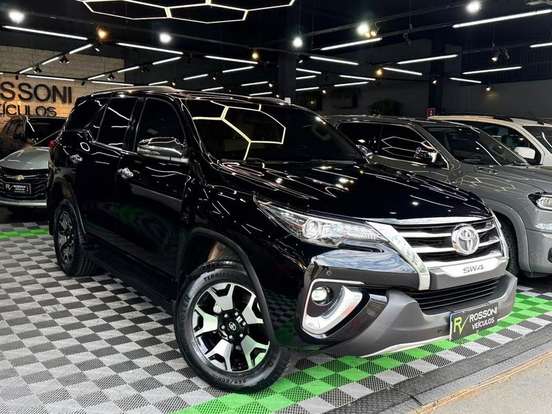 TOYOTA-HILUX SW4-2.8 SR 4X4 16V TURBO INTERCOOLER DIESEL 4P AUTOMÁTICO TOYOTA-HILUX SW4-2019