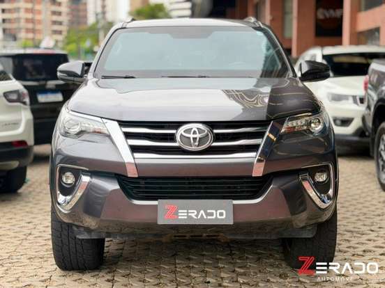 TOYOTA-HILUX SW4-2.8 SRX 4X4 7 LUGARES 16V TURBO INTERCOOLER DIESEL 4P AUTOMÁTICO TOYOTA-HILUX SW4-2018