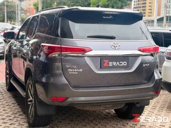 TOYOTA-HILUX SW4-2.8 SRX 4X4 7 LUGARES 16V TURBO INTERCOOLER DIESEL 4P AUTOMÁTICO TOYOTA-HILUX SW4-2018
