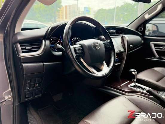 TOYOTA-HILUX SW4-2018
