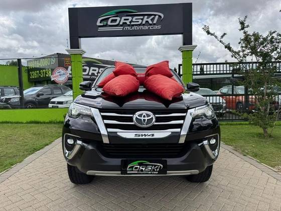 TOYOTA HILUX SW4 2.8 SRX 4X4 7 LUGARES 16V TURBO INTERCOOLER DIESEL 4P AUTOMÁTICO