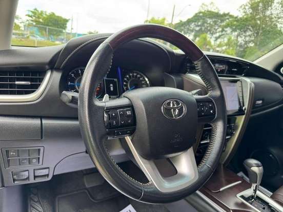 TOYOTA-HILUX SW4-2019