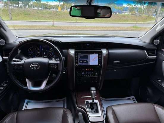 TOYOTA-HILUX SW4-2019