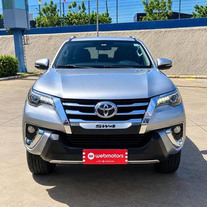 TOYOTA HILUX SW4 2.8 SRX 4X4 7 LUGARES 16V TURBO INTERCOOLER DIESEL 4P AUTOMÁTICO