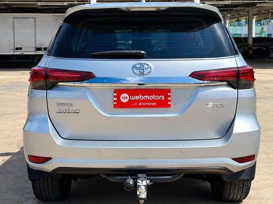 TOYOTA-HILUX SW4-2.8 SRX 4X4 7 LUGARES 16V TURBO INTERCOOLER DIESEL 4P AUTOMÁTICO TOYOTA-HILUX SW4-2016