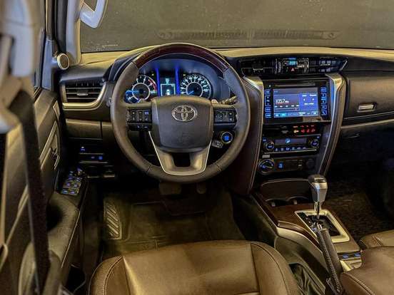 TOYOTA-HILUX SW4-2.8 SRX 4X4 7 LUGARES 16V TURBO INTERCOOLER DIESEL 4P AUTOMÁTICO TOYOTA-HILUX SW4-2019