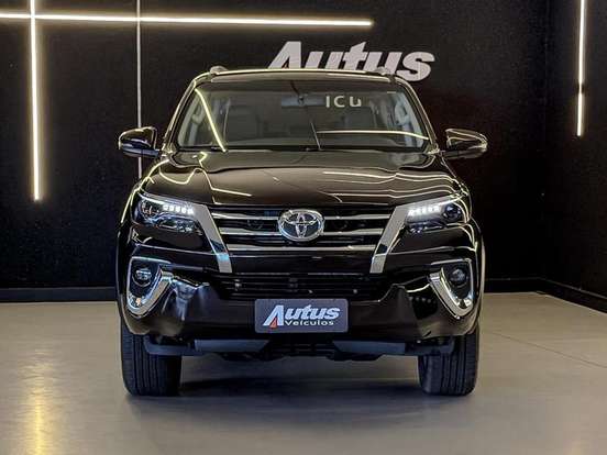 TOYOTA-HILUX SW4-2.8 SRX 4X4 7 LUGARES 16V TURBO INTERCOOLER DIESEL 4P AUTOMÁTICO TOYOTA-HILUX SW4-2019