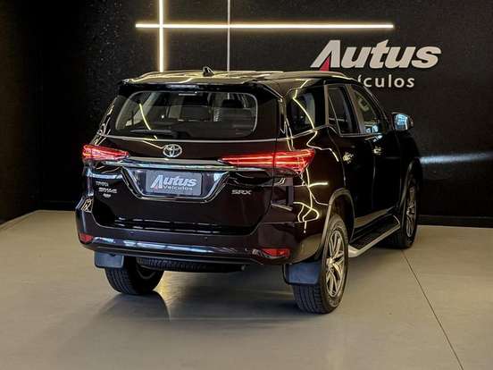 TOYOTA-HILUX SW4-2.8 SRX 4X4 7 LUGARES 16V TURBO INTERCOOLER DIESEL 4P AUTOMÁTICO TOYOTA-HILUX SW4-2019