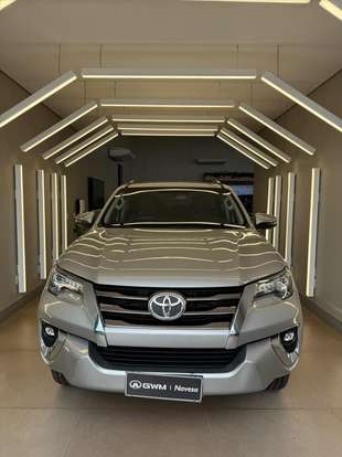 TOYOTA-HILUX SW4-2.8 SRX 4X4 7 LUGARES 16V TURBO INTERCOOLER DIESEL 4P AUTOMÁTICO TOYOTA-HILUX SW4-2019