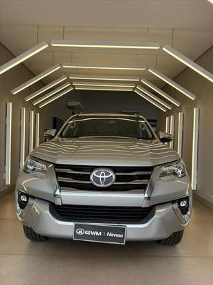 TOYOTA-HILUX SW4-2019