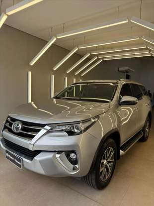 TOYOTA-HILUX SW4-2.8 SRX 4X4 7 LUGARES 16V TURBO INTERCOOLER DIESEL 4P AUTOMÁTICO TOYOTA-HILUX SW4-2019