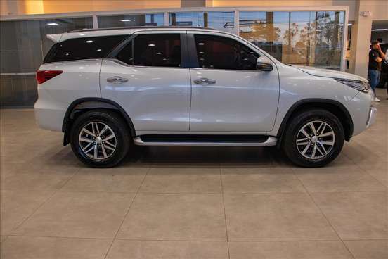 TOYOTA-HILUX SW4-2020