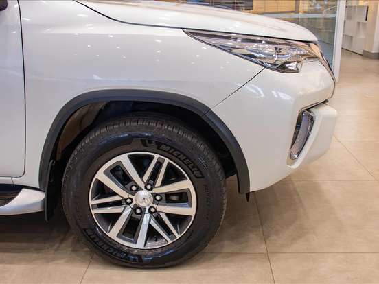 TOYOTA-HILUX SW4-2.8 SRX 4X4 7 LUGARES 16V TURBO INTERCOOLER DIESEL 4P AUTOMÁTICO TOYOTA-HILUX SW4-2020