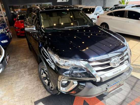 TOYOTA-HILUX SW4-2.8 SRX DIAMOND 4X4 7 LUGARES 16V TURBO INTERCOOLER DIESEL 4P AUTOMÁTICO TOYOTA-HILUX SW4-2019