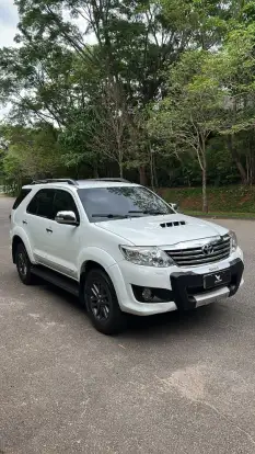 TOYOTA-HILUX SW4-2014
