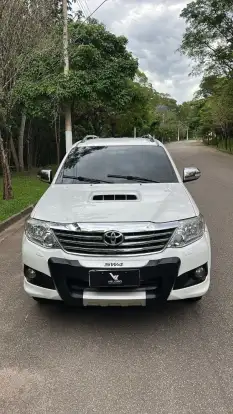 TOYOTA-HILUX SW4-3.0 SRV 4X4 16V TURBO INTERCOOLER DIESEL 4P AUTOMÁTICO TOYOTA-HILUX SW4-2014