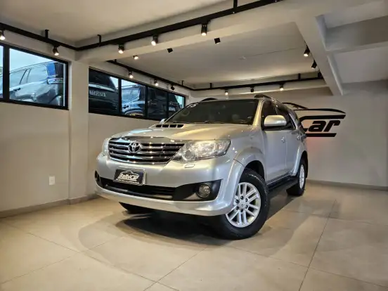 TOYOTA-HILUX SW4-2015