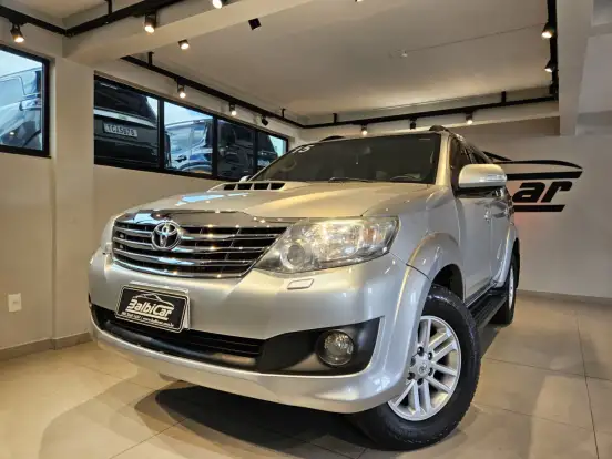 TOYOTA-HILUX SW4-3.0 SRV 4X4 16V TURBO INTERCOOLER DIESEL 4P AUTOMÁTICO TOYOTA-HILUX SW4-2015