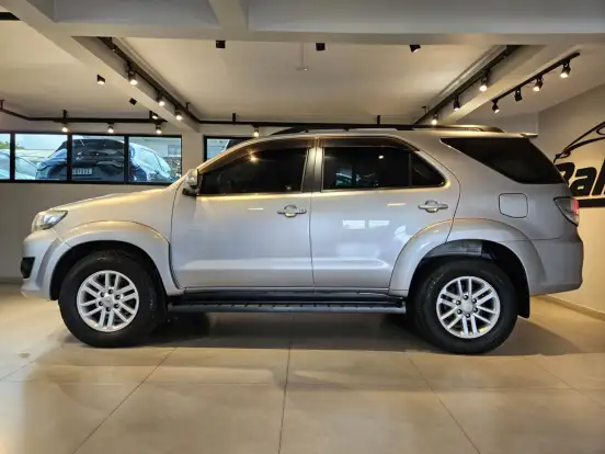 TOYOTA-HILUX SW4-2015