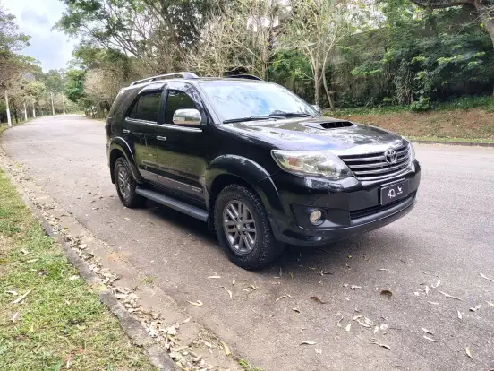 TOYOTA-HILUX SW4-3.0 SRV 4X4 7 LUGARES 16V TURBO INTERCOOLER DIESEL 4P AUTOMÁTICO TOYOTA-HILUX SW4-2012