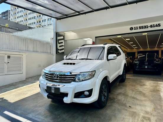 TOYOTA-HILUX SW4-3.0 SRV 4X4 16V TURBO INTERCOOLER DIESEL 4P AUTOMÁTICO TOYOTA-HILUX SW4-2015
