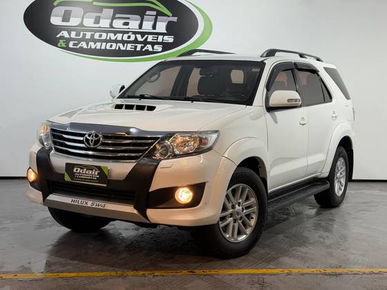 TOYOTA HILUX SW4 3.0 SRV 4X4 7 LUGARES 16V TURBO INTERCOOLER DIESEL 4P AUTOMÁTICO