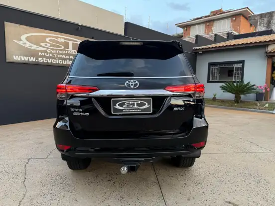 TOYOTA-HILUX SW4-4.0 SRX 4X4 7 LUGARES V6 24V GASOLINA 4P AUTOMÁTICO TOYOTA-HILUX SW4-2016