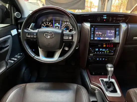 TOYOTA-HILUX SW4-2016