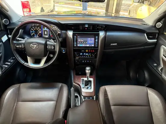 TOYOTA-HILUX SW4-2016