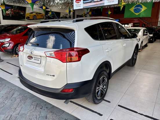 TOYOTA-RAV4-2015