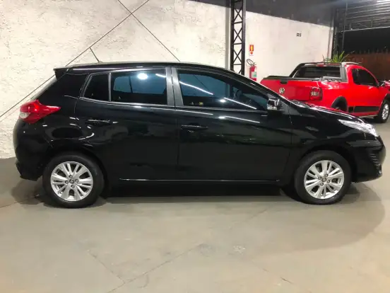 TOYOTA-YARIS-2019