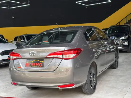 TOYOTA-YARIS-2018