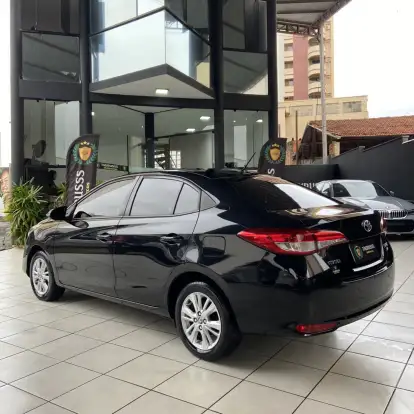 TOYOTA-YARIS-2018