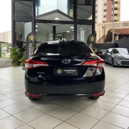 TOYOTA-YARIS-2018