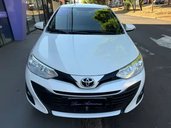TOYOTA-YARIS-2019