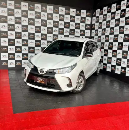 TOYOTA-YARIS-2022