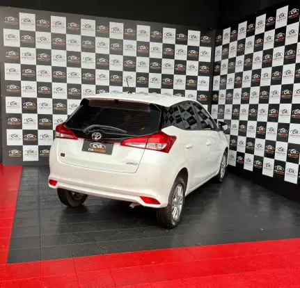 TOYOTA-YARIS-2022