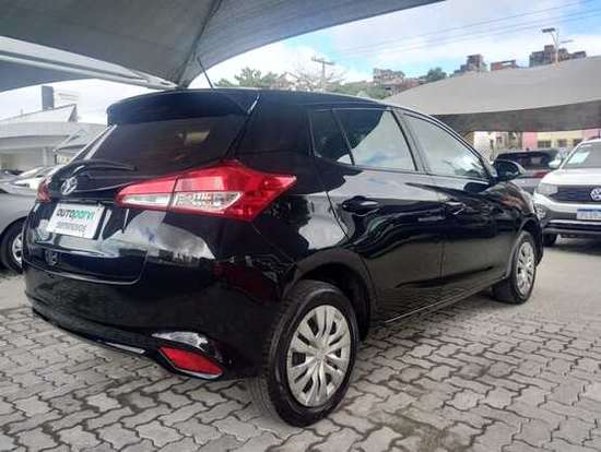 TOYOTA-YARIS-2021