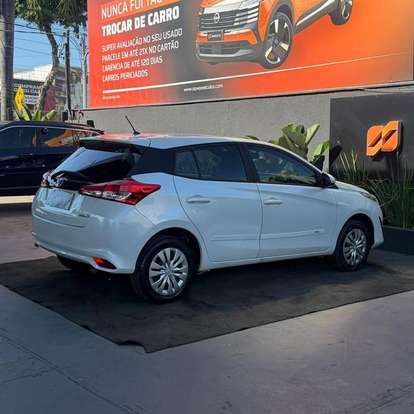 TOYOTA-YARIS-2021