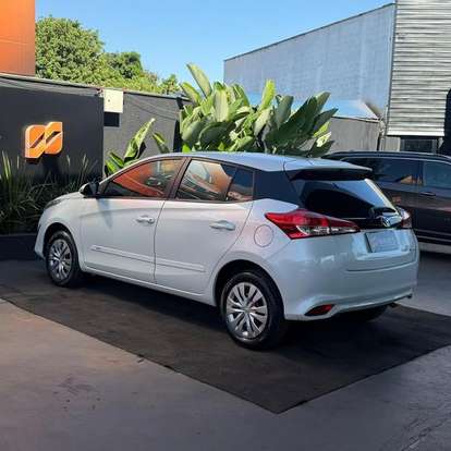 TOYOTA-YARIS-2021