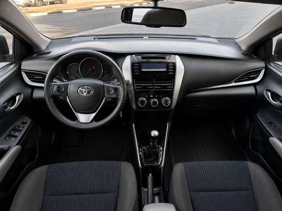 TOYOTA-YARIS-2019