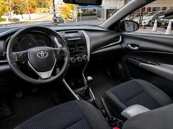 TOYOTA-YARIS-2019