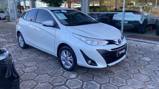 TOYOTA-YARIS-2019