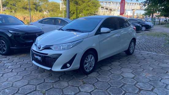 TOYOTA-YARIS-2019
