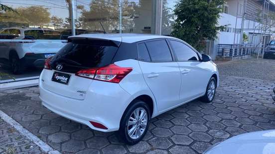 TOYOTA-YARIS-2019