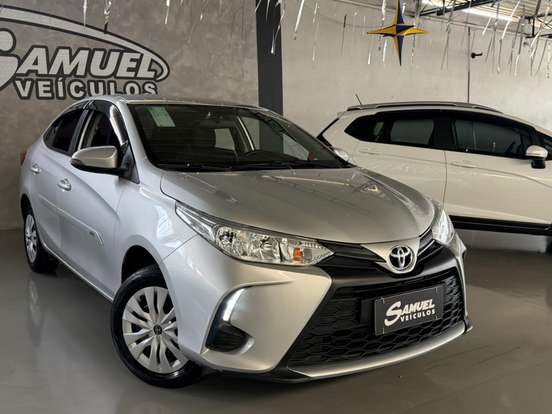 TOYOTA-YARIS-2022