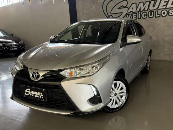 TOYOTA-YARIS-2022